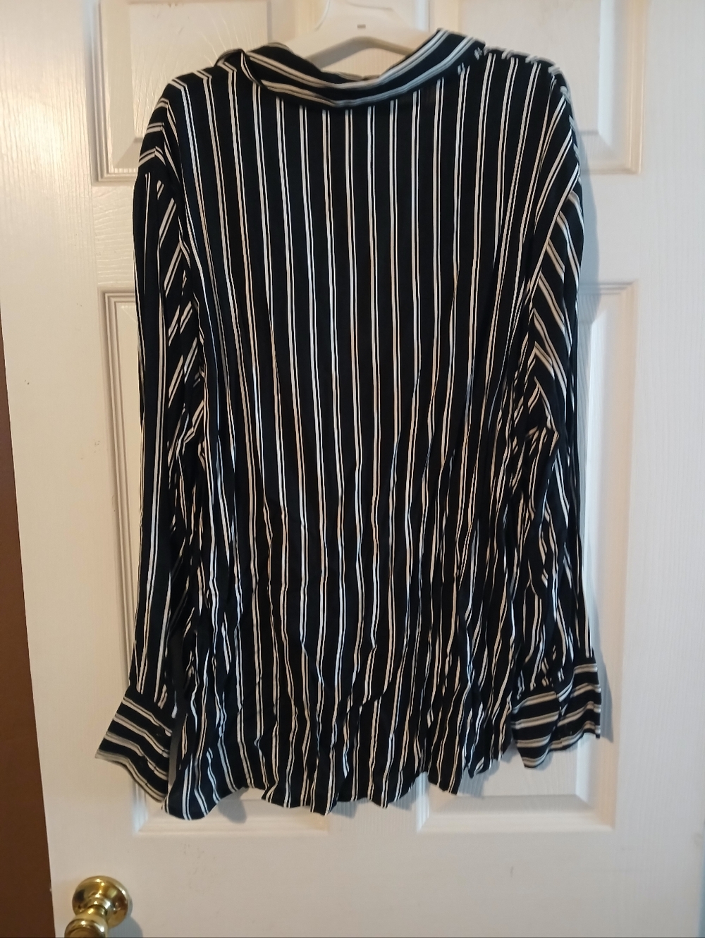 Womens NWT Striped Black/white Button Down Size Large - Picture 3 of 3